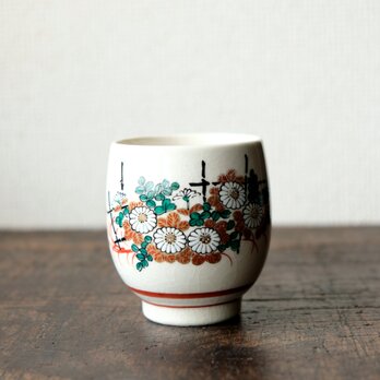 昭和レトロで可愛い◇草花の絵付け。久谷焼。色絵金彩湯呑み　丁寧な暮らしに。器　茶器　工芸の画像