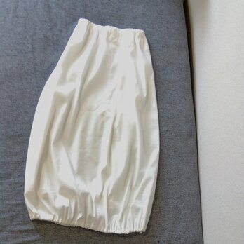 ストレッチ素材のバルーンスカートの画像