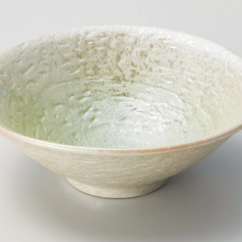 ◆新品◆　加藤六兵衛造 美濃焼緑釉白粉引き並平茶碗 1個のサイズ/約φ12.7×4.5cmの画像