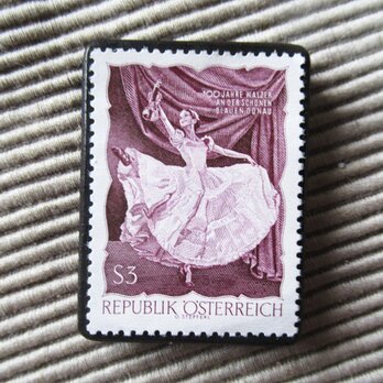 オーストリア　「美しき青きドナウ」切手ブローチ 9745の画像