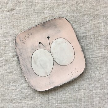 ピンクの小皿【ちょうちょ】の画像