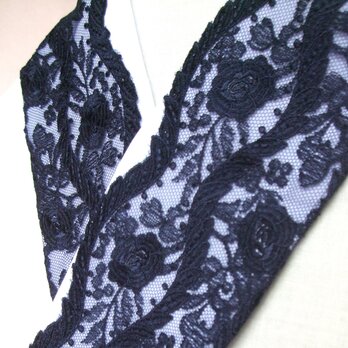 39 紺の薔薇・チュールレース絹交織半襟の画像