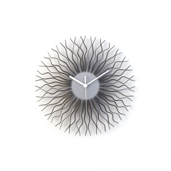 RadiumダークM - 3 種類の輝くブラック シルバーの色合いのエレガントなサンバースト時計の画像