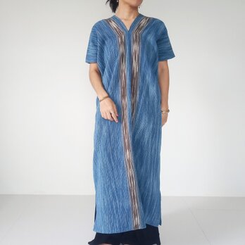 草木染めコットンの手織りワンピース 藍段染め/ タイ カレン族/ 絣染め イカット インディゴの画像