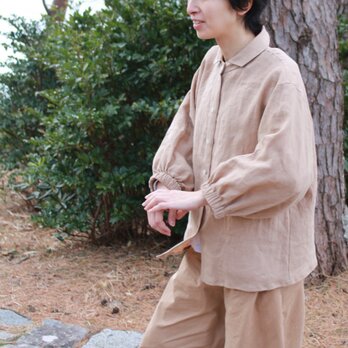 リネンブラウス　ふんわり袖　ベージュ　春の画像