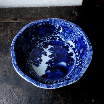 【アウトレット品】ベロ藍で素敵。伊万里　花唐草文ベロ藍染付鉢　骨董・antiques 碗　暮らしに。明治期の画像
