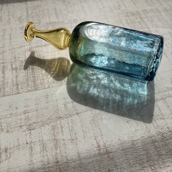 涼やかな黄色と水色のガラスの小瓶/KOSTA BODA/バーティルヴァリーン/一輪挿し/ヴィンテージガラスの画像