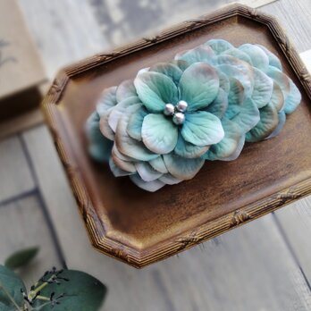 花びらのバレッタ  Lサイズ ■ フラットデザイン コットンパール ■ セピアブルー