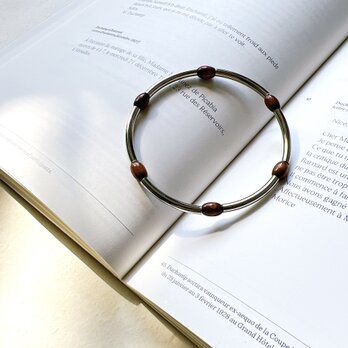 B117-ヴィンテージブレスレット U.S.A. Silver-tone wooden bead accent bangleの画像