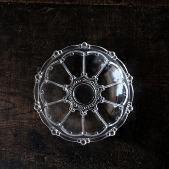 素敵な形状◆昭和後期　プレスガラス中皿　丁寧な暮らしに。古民家　古道具　ニュートロ