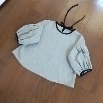 ライトグレーリネンパフスリーブトップスの画像