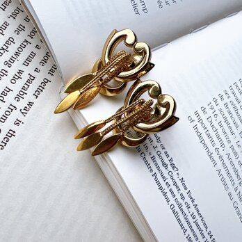 YM141-【 Monet 】モネ・ヴィンテージイヤリング  Gold-tone fringe clip earringsの画像
