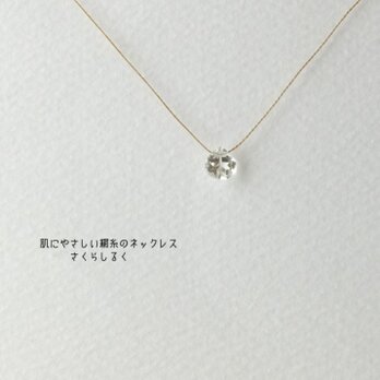 G59【天然石 ホワイトトパーズ】クリアー色が美しい　肌にやさしい絹糸のネックレス　金具は14kgfを使用　の画像