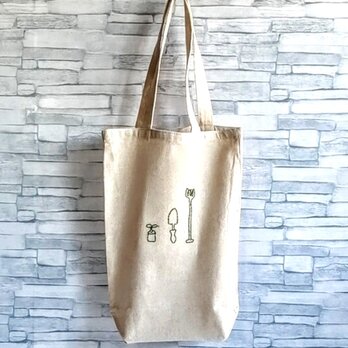 刺繍の園芸用具　縦長トートバッグ　エコバッグ　レッスンバッグ　ベージュ　A4サイズ収納可の画像