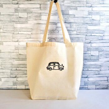 手刺繡の黒い車　トートバッグ　レッスンバッグ　大きいマチ　生成り　コットン　Lサイズ　A4サイズ収納可の画像
