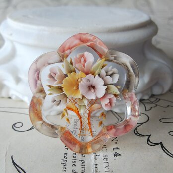 ヴィンテージ　淡いダルトーンflower　ルーサイトブローチ（約42㎜）