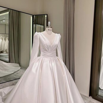 ウエディングドレス Vネック 長袖 プリンセスライン ロングトレーン 結婚式/拳式の画像