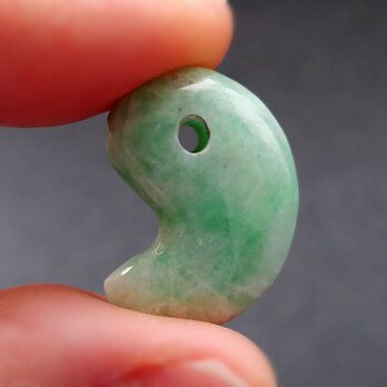 【翡翠 ひすい ヒスイ】勾玉(まがだま) カービングB Jade carvingの画像