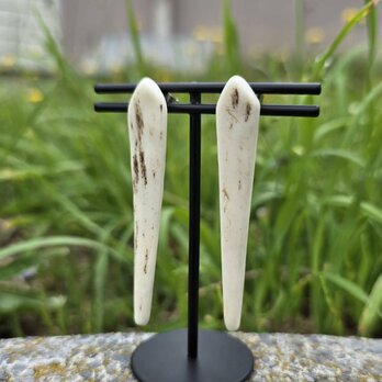 鹿の角 ピアス naturalの画像