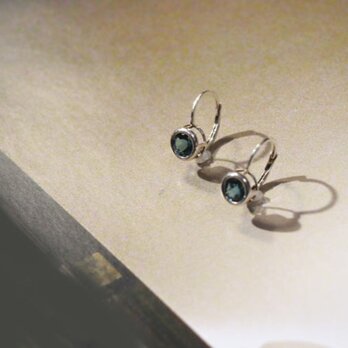 ロンドンブルートパーズのピアス（ファセットカット・６ｍｍルース）