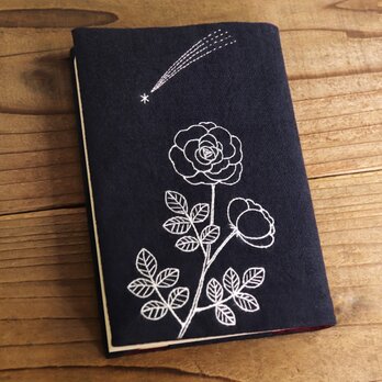 手刺繍ブックカバー ＊青いお花 | iichi 日々の暮らしを心地よく