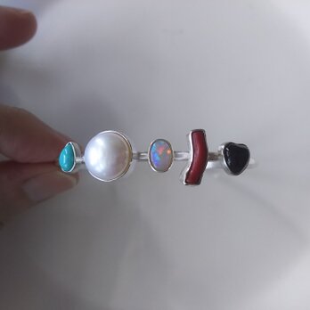 宝石箱のバングルの画像
