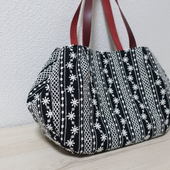 リネン＆コットン刺繡花柄トートバックの画像