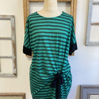 オシャレボーダー柄❤️腰リボン付きバイカラーTシャツチュニック　グリーン黒（サイズフリー L〜L L）の画像