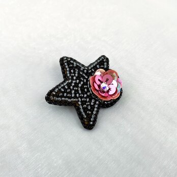 星に花　ビーズ刺繍のブローチの画像