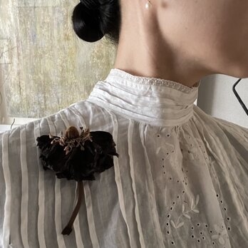 『ひらいた黒い花　横顔』の画像