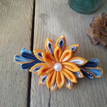 つまみ細工 お花のバレッタの画像