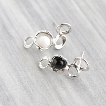 錫と天然石のピアス　ZAKALY　オニキスの画像