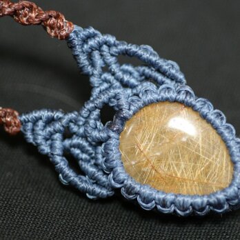 ルチルクォーツのマクラメ編みネックレスの画像