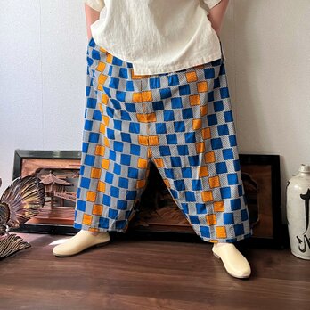 あくびちゃん？アラジン？アフリカンバティックパンツ　動きがよく出る素材だからシルエットが楽しい　格子柄青オレンジの画像