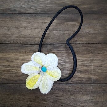 つまみ細工のまんまるお花のビジューヘアゴムの画像