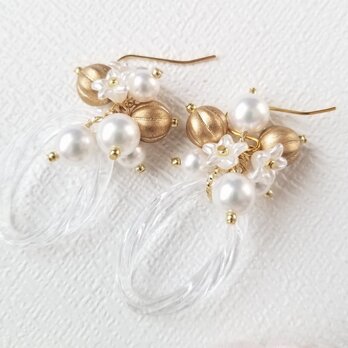 白いお花の涼しげなピアス イヤリング p24410   結婚式 セレモニー パーティー ウエディング ブライダルの画像