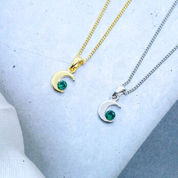 【プレゼントにも】クリスタルクレセントムーンのネックレス　エメラルド　金具の色が選べますの画像