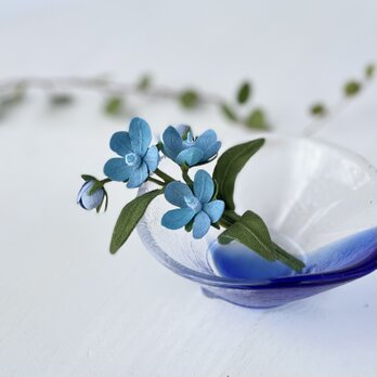 布花　幸せの青い花、ブルースターのブローチの画像