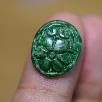 RS7-55 手彫り 花型 ミャンマー産 黄緑 本翡翠 ルース 裸石 硬玉 ジェダイトの画像