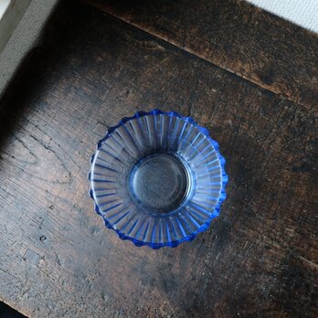 波縁で可愛い◆ブルーで素敵。昭和中期　プレスガラス波縁小鉢　古道具　古民家　昭和レトロ　暮らしにの画像