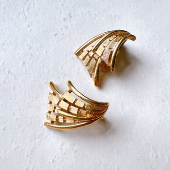 YM144-【 Monet 】モネ・ヴィンテージイヤリング Feather motif clip earringsの画像