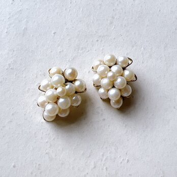 Y998-ヴィンテージイヤリング U.S.A. 1960〜70s Pearl cluster clip earringsの画像