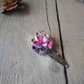 つまみ細工 まんまるお花のパッチンピンの画像
