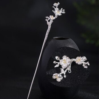梅の花のかんざし - まるで本物の梅の花が咲いているかのような繊細さ K145の画像