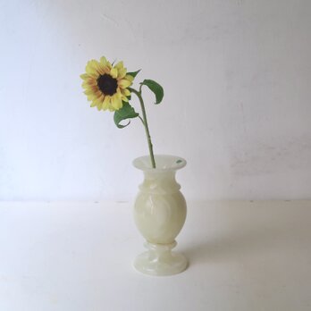 とうめいホワイトな石の花瓶の画像