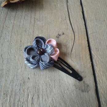つまみ細工 まんまるお花のパッチンピンの画像