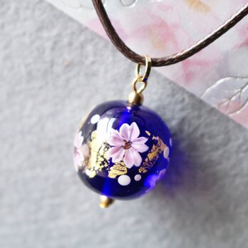 ＊期間限定SALE＊とんぼ玉ガラスペンダント桜(青）の画像