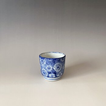 印判染付のぞき猪口　和傘紋様　ぐい飲み　酒器  yk0213の画像