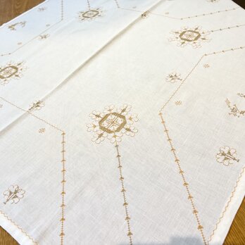 刺繍テーブルクロスの画像