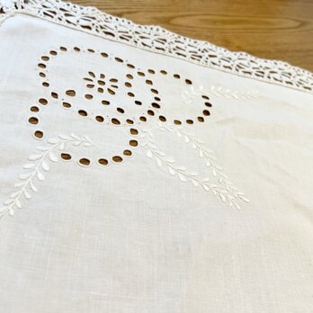 麻刺繍テーブルクロスの画像